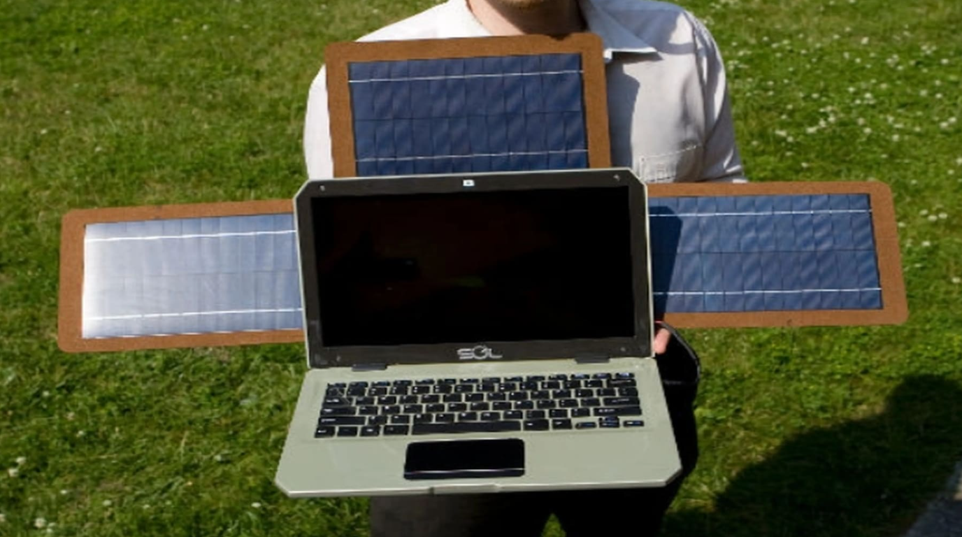 Presentamos el primer ordenador portátil solar con batería infinita y resistente al agua: Ahora disponible en España