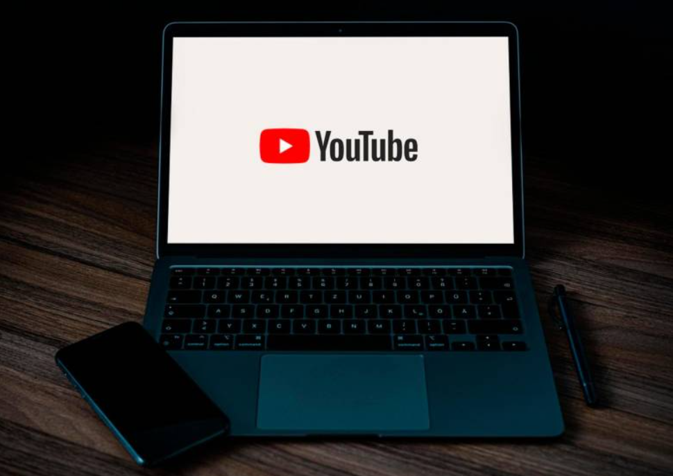 YouTube y la Inteligencia Artificial: Transformaciones para un futuro digital